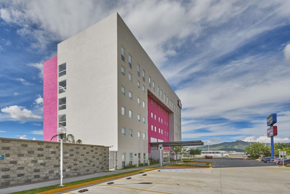 City Express Suites By Marriott Silao Aeropuerto Buitenkant foto