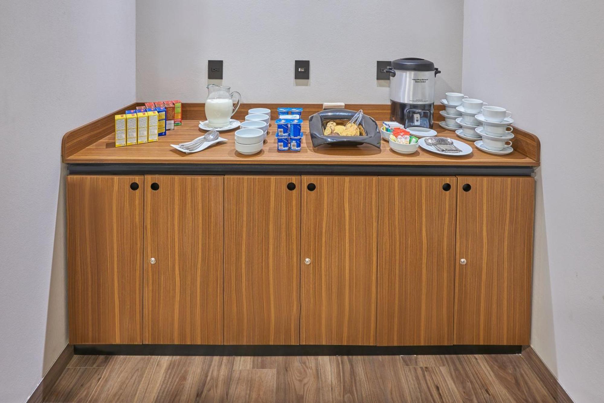 City Express Suites By Marriott Silao Aeropuerto Buitenkant foto